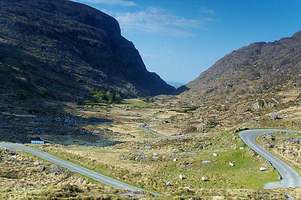 포토 JPG 해외이미지 유럽 도로 여행 곡선 자연 하늘 산 풍경 사람없음 야외 초록색 파란색 햇빛 환경 계곡 침묵 시골 양 틈 장면 아일랜드 해외202004 해외포토 나라 길 선 컬러 포유류 교통시설 태양 소리 생태계 파일형식 이미지허브
