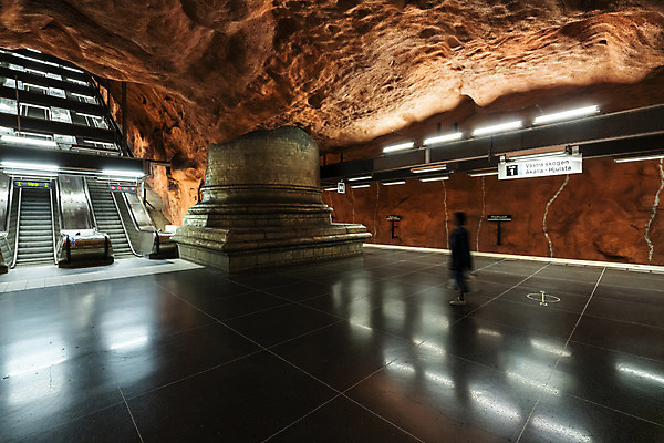 포토 JPG 해외이미지 유럽 선 벽 여행 건축양식 통신 교통시설 스웨덴 미술 사람없음 내부 건물 빨간색 파란색 빛 컬러풀 기차 도시 터널 동굴 전철 역 에스컬레이터 튜브 지하 타운 일반 단상 방법 스칸디나비아 스톡홀름 해외202004 해외포토 건축물 건축 나라 길 육상교통 컬러 교통 문화예술 대중교통 북유럽 시설 파일형식 이미지허브