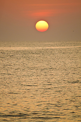 포토 JPG 해외이미지 모래 바다 오렌지 자연 하늘 아침 풍경 사람없음 야외 빨간색 물 여름 빛 햇빛 태양 반사 노란색 평화 일출 맑음 황혼 일몰 새벽 황금 큼 수평선 해외202004 해외포토 주간 자연요소 계절 컬러 컨셉 과일 날씨 노을 크기 생태계 파일형식 이미지허브