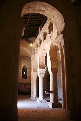 포토 JPG 해외이미지 유럽 종교 벤치 건축양식 출입구 바닥 실내 미술 사람없음 갈색 문 궁전 방 바위 기둥 복도 스페인 클래식 입장 폐허 통로 아치 신성 수도원 천연기념물 옛날 파멸 해외202004 해외포토 건축 나라 컬러 컨셉 고건축 의자 문화예술 내부 돌_바위 파일형식 소멸 이미지허브