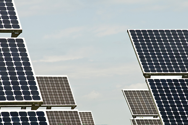 포토 JPG 해외이미지 공원 산업 백그라운드 자연 하늘 세포 풍경 사람없음 건물 초록색 파란색 글로벌 햇빛 태양 환경 맑음 힘 재활용 발전기 에너지 시골 도시 판넬 큼 생태계 태양에너지 세대 유지 개발 생태학 수집가 공급 획기적 해외202004 해외포토 자연요소 직업 건축물 공공시설 교육 컬러 날씨 발전소 그린에너지 크기 친환경 파일형식 이미지허브