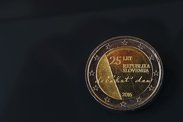 포토 JPG 해외이미지 기념일 유럽 백그라운드 컨셉 돈 2 비즈니스 기념 사람없음 금융 금속 동전 유로 재산 황금 오브젝트 투자 고립 슬로베니아 유럽연합 특별함 해외202004 해외포토 나라 재질 이벤트 경제 파일형식 이미지허브