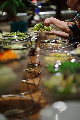 포토 JPG 해외이미지 식기 접시 손 교육 산업 음료 음식 빵 결혼 채소 과일 비즈니스 탁자 호텔 건강 육류 요리 사람 이벤트 사람없음 파티 케이크 요식업 식당 식사 저녁식사 샐러드 흰색 축하 고급 우아함 달콤 아침식사 먹기 서비스 점심식사 뷔페 세미나 접수 해외202004 해외포토 컬러 가구 컨셉 식재료 모션 숙소 디저트 신체부위 상점 맛 파일형식 이미지허브