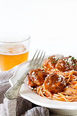 포토 JPG 해외이미지 전통 접시 음식 토마토 공 파스타 스파게티 스웨덴 육류 사람없음 세로 우주 식당 요리사 식사 저녁식사 이탈리아 공백 카페 소고기 미트볼 굽기 메뉴 방법 인기 핸드메이드 해외202004 해외포토 직업 식기 유럽 채소 식재료 서양음식 북유럽 상점 구이 파일형식 이미지허브