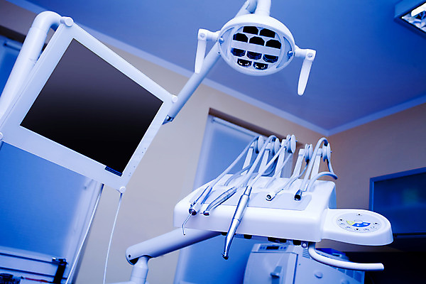 포토 JPG 해외이미지 가구 의자 실내 건강 치과 병원 사람없음 내부 치료 빛 컴퓨터 사무실 약 모니터 방 장비 시험 의사 흰색 기구 도구 공구 램프 치아 캐비닛 치과의사 외과 돌봄 송곳 위생관리 작동 치아교정 해외202004 해외포토 교육 컬러 생활용품 비즈니스 의학 모션 조명 관리 전자제품 의료진 소화기관 사물함 교정 파일형식 이미지허브