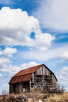포토 JPG 해외이미지 외관 캐나다 밭 농업 건축양식 자연 하늘 날씨 주택 건조 풍경 사람없음 야외 건물 목재 여름 농가 농장 농경지 갈색 목장 손상 수확 골동품 시골 버리기 멀리 헛간 외양간 밭일 썩음 옛날 파멸 판잣집 해외202004 해외포토 나무 건축물 계절 건축 산업 컬러 컨셉 북아메리카 재료 모션 생태계 저장고 파일형식 소멸 이미지허브