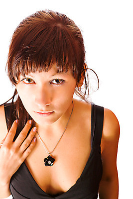 포토 JPG 해외이미지 백인 모델 1 웰빙 드레스 행복 포즈 휴식 갈색머리 종류 한명 세로 유행 검은색 올려보기 흰색 기도 표현 신선 화려 우아함 저녁 유혹 질문 공상 고립 돌봄 인공 스타일 표현성 완전 해외202004 해외포토 서양인 헤어스타일 옷 감정 컬러 컨셉 모션 사람 야간 파일형식 이미지허브