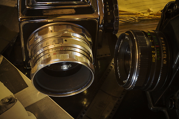 포토 JPG 해외이미지 디자인 백그라운드 신체 프레임 미술 설명 사람없음 목재 갈색 카메라 상점 검은색 장비 수확 골동품 흰색 구멍 클래식 고급 필름 향수 오브젝트 질감 복고 과거 고립 고물 부정적 옛날 중고 스타일 해외202004 해외포토 나무 감정 컬러 컨셉 농업 재료 모션 문화예술 전자제품 화장품 파일형식 이미지허브