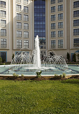 포토 JPG 해외이미지 나무 식물 디자인 외관 꽃 유럽 여행 건축양식 창문 하늘 호텔 휴가 휴식 주택 미술 사람없음 야외 건물 노란색 계단 무대 도시 재산 고급 지중해 빌라 맨션 명상 분수 시골집 휴양지 타운 해외202004 해외포토 건축물 건축 나라 바다 컬러 컨셉 숙소 문화예술 금융 장소 파일형식 이미지허브