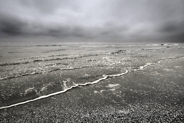포토 JPG 해외이미지 구름 모래 파도 바다 자연 풍경 사람없음 물 어둠 껍질 굴 폭풍 흐림 내추럴 폭풍우 수평선 해외202004 해외포토 자연요소 날씨 어패류 비_날씨 자연재해 생태계 파일형식 이미지허브