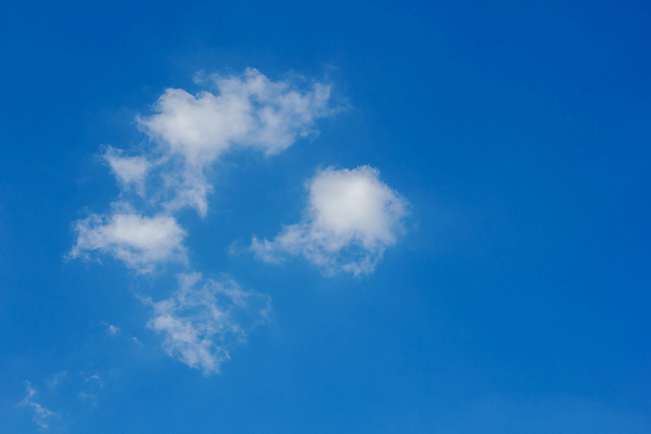 포토 JPG 해외이미지 구름 백그라운드 자연 하늘 휴가 안테나 풍경 사람없음 파란색 자유 흰색 분위기 정상 층 스카이라인 흐림 해외202004 해외포토 자연요소 컬러 컨셉 통신 날씨 생태계 파일형식 이미지허브