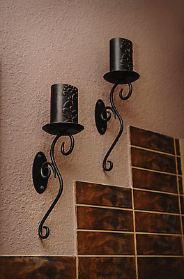 포토 JPG 해외이미지 모양 디자인 벽 백그라운드 촛불 창문 유리 주택 미술 사람없음 내부 장식 파란색 빛 반사 궁전 방 수확 골동품 등불 램프 클래식 고급 우아함 야간 크리스탈 묘사 복고 촛대 샹들리에 광택 빛망울 빅토리아 옛날 스타일 해외202004 해외포토 자연요소 컬러 컨셉 고건축 농업 초 재질 문화예술 조명 건물 광석 파일형식 이미지허브