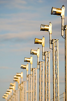 포토 JPG 해외이미지 구름 여행 하늘 휴가 전등 경고 안전 풍경 사람없음 빛 금속 분위기 공항 땅 도착 항공 사인 출발 신호 활주로 이륙 네비게이션 대패 떠남 마지막 착륙 해외202004 해외포토 자연요소 길 컨셉 교통시설 모션 재질 조명 파일형식 이미지허브