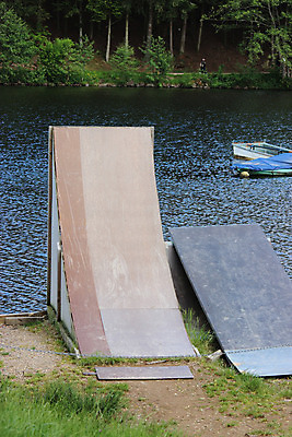 포토 JPG 해외이미지 호수 스포츠 포즈 장난 자국 경사 사람없음 야외 자전거 점프 경쟁 장비 프랑스 승차 위험 쇼 스케이트장 바이킹 선로 프리스타일 해외202004 해외포토 유럽 컨셉 스포츠시설 모션 바이크 파일형식 이미지허브