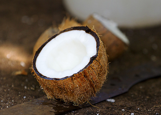 포토 JPG 해외이미지 음식 사람없음 갈색 우유 오픈 먹기 코코넛 빈털터리 깨짐 땅바닥 해외202004 해외포토 컬러 컨셉 과일 모션 유제품 바닥 파일형식 이미지허브