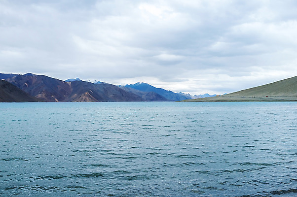 포토 JPG 해외이미지 구름 아시아 호수 여행 하늘 산 사람없음 물 관광지 바위 암초 내추럴 해외202004 해외포토 자연요소 나라 돌_바위 파일형식 이미지허브