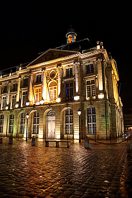 포토 JPG 해외이미지 건축물 가로등 건축양식 조명 풍경 사람없음 야외 빛 울타리 프랑스 야간 광장 보르도 해외202004 해외포토 자연요소 공공시설 건축 유럽 담장 파일형식 이미지허브