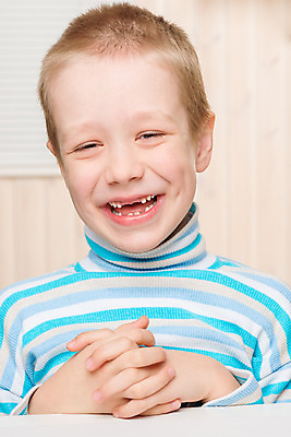 포토 JPG 해외이미지 백인 1 남자 행복 감정 아들 얼굴 어린이 한명 웃음 사람 소년 유치원 기쁨 우유 흰색 표현 아기 입 치아 작음 치과의사 고립 적자 해외202004 해외포토 서양인 교육 컬러 가족 유제품 표정 신체부위 의사 소화기관 크기 파일형식 이미지허브