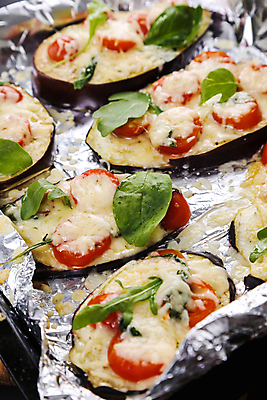 포토 JPG 해외이미지 음식 백그라운드 다이어트 토마토 채소 탁자 가지 치즈 피자 샌드위치 건강 요리 사람없음 초록색 식당 식사 저녁식사 카페 샐러드 시골 신선 오븐 맛 그릴 굽기 은박지 준비 유기농 바질 점심식사 루꼴라 채식주의자 핸드메이드 비건 해외202004 해외포토 웰빙 컬러 가구 컨셉 주방용품 유제품 패스트푸드 서양음식 상점 가전제품 구이 채식 파일형식 이미지허브