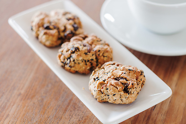 포토 JPG 해외이미지 커피 음식 백그라운드 탁자 디저트 패스트푸드 건강 사람없음 빛 갈색 쌓기 쿠키 케이크 초콜릿 침묵 견과류 시골 신선 닫기 달콤 아침식사 커피잔 굽기 먹기 에스프레소 덩어리 부스러기 핸드메이드 많음 해외202004 해외포토 음료 컬러 가구 컨셉 모션 잔 식사 소리 맛 인스턴트 구이 파일형식 이미지허브