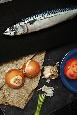 포토 JPG 해외이미지 토마토 탁자 실내 마늘 어류 요리 사람없음 세로 하이앵글 주방 나뭇가지 시골 신선 허브 해산물 향신료 오브젝트 유기농 연어 후추 고등어 송어 회향 해외202004 해외포토 나무 식물 웰빙 뷰포인트 가구 채소 내부 수중동물 향미료 파일형식 이미지허브