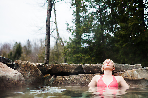 포토 JPG 해외이미지 백인 라이프스타일 수영복 행복 유럽 호수 여행 캐나다 겨울 자연 휴식 따뜻함 건강 아이슬란드 한명 사람 야외 물 여름 비키니 금발 스파 목욕 봄 추위 흰색 뜨거움 수증기 숲 당구 휴양지 내추럴 지열 혼자 해외202004 해외포토 자연요소 서양인 1 헤어스타일 옷 계절 감정 나라 컬러 컨셉 북아메리카 생활 구기 청결 장소 생태계 파일형식 이미지허브
