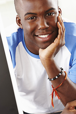 포토 JPG 해외이미지 디자인 남자 행복 여유 건축양식 실내 한명 서기 사람 20대 성인 가로 컴퓨터 주방 스크린 모니터 작업 디자이너 계산대 해외202004 해외포토 직업 1 건축 감정 모션 청년 내부 전자제품 파일형식 이미지허브