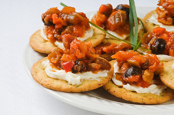 포토 JPG 해외이미지 음식 토마토 치즈 건강 사람없음 크래커 맛 올리브 채식주의자 해외202004 해외포토 열매 컨셉 채소 유제품 쿠키 채식 파일형식 이미지허브