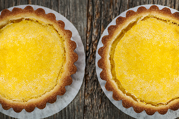 포토 JPG 해외이미지 음식 백그라운드 2 부분 디저트 사탕 사람없음 목재 노란색 케이크 희망 빵집 껍질 시골 대접 신선 원형 달콤 맛 설탕 굽기 레몬 충동구매 타르트 페스츄리 해외202004 해외포토 도형 나무 감정 빵 컬러 컨셉 과일 재료 쇼핑 상점 구이 파이_빵 과소비 파일형식 이미지허브