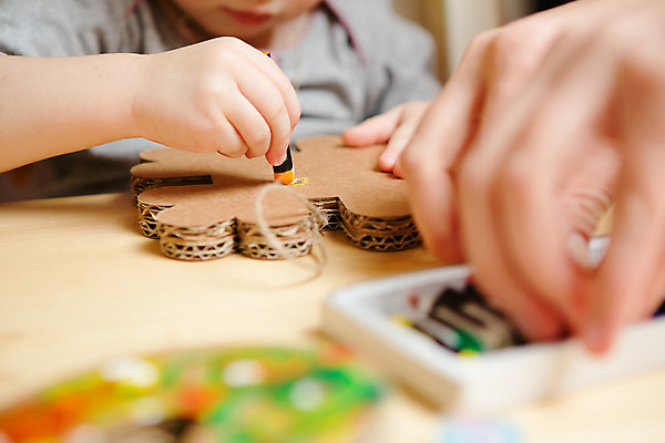 포토 JPG 해외이미지 백인 1 손 여자 교육 행복 종이 얼굴 어린이 장난 손가락 놀이 추상 창조 미술 사람 사람없음 컬러풀 페인트 유치원 아기 붓 그리기 작음 그림 화가 해외202004 해외포토 서양인 직업 감정 컬러 무늬 모션 문화예술 신체부위 크기 파일형식 이미지허브