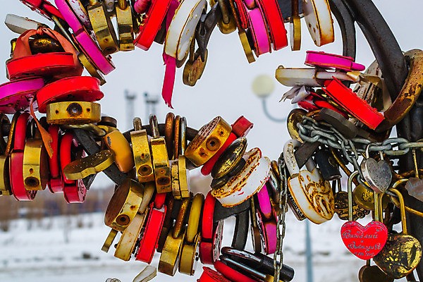 포토 JPG 해외이미지 감정 결혼식 열쇠 거리 자물쇠 발렌타인데이 매달리기 이야기 사랑 사람없음 가로 청춘 노란색 금속 일몰 이탈리아 꿈 물방울 하트 잡기 도시 닫기 쇠사슬 사인 보안 열정 약혼 S 베로나 사춘기 증명서 해외202004 해외포토 모양 알파벳 유럽 컬러 결혼 컨셉 모션 데이이벤트 재질 안전 노을 약속 파일형식 이미지허브