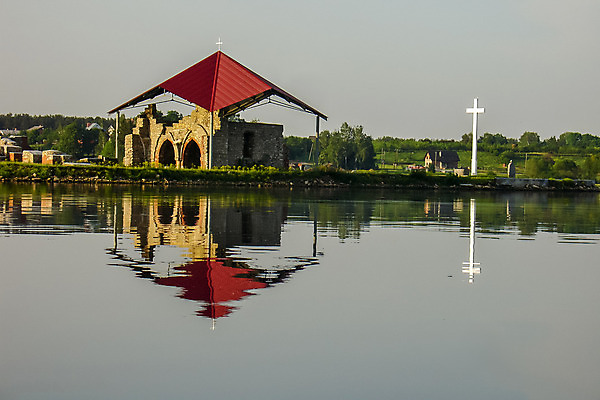 포토 JPG 해외이미지 유럽 종교 문화 호수 벽 여행 십자가 건축양식 자연 하늘 지붕 벽돌 풍경 사람없음 건물 가로 빨간색 초록색 물 여름 파란색 강 반사 교회 침묵 바위 시골 중세 역사 숲 땅 과거 장면 수도원 천연기념물 라트비아 수녀원 옛날 파멸 해외202004 해외포토 자연요소 건축물 계절 건축 나라 컬러 컨셉 종교건축 북유럽 소리 돌_바위 생태계 파일형식 소멸 이미지허브