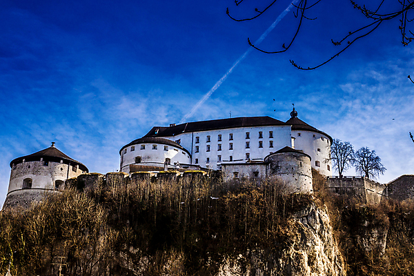 포토 JPG 해외이미지 하늘 사람없음 물 파란색 강 햇빛 태양 계곡 봄 도시 성 역사 오스트리아 알프스 타운 여관 해외202004 해외포토 자연요소 건축물 계절 유럽 컬러 숙소 파일형식 이미지허브