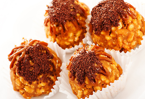 포토 JPG 해외이미지 종이 음식 디저트 사탕 사람없음 빛 과자 케이크 초콜릿 식사 희망 빵집 4 달콤 맛 설탕 굽기 크림 밀가루 시럽 코코아 대각선 부스러기 캐러멜 해외202004 해외포토 감정 음료 선 컨셉 숫자 상점 가루 구이 파일형식 이미지허브