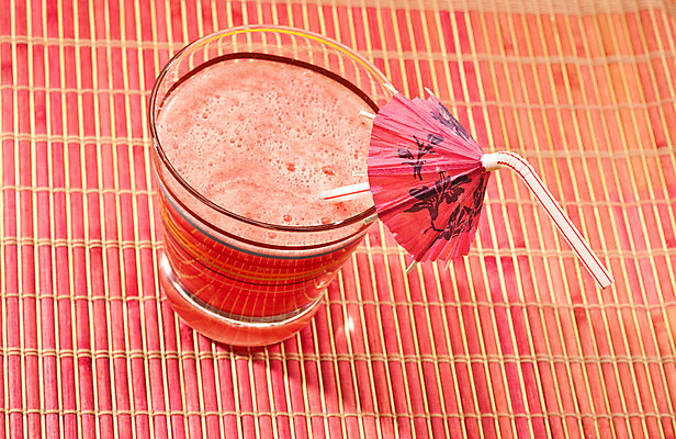 포토 JPG 해외이미지 음료 음식 분홍색 과일 디저트 수박 사람없음 장식 빨간색 주스 신선 맛 밀짚 해외202004 해외포토 컬러 컨셉 짚 파일형식 이미지허브