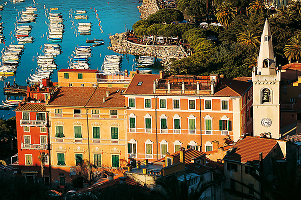 포토 JPG 해외이미지 구름 유럽 파도 바다 여행 하늘 낚시 휴가 휴식 주택 풍경 사람없음 야외 건물 가로 물 여름 여행객 탑 항구 이탈리아 도시 만 보트 역사 그림 엽서 포트 타운 옛날 핵심 해외202004 해외포토 자연요소 건축물 계절 나라 컨셉 배_교통 교통시설 레저 사람 편지 파일형식 이미지허브