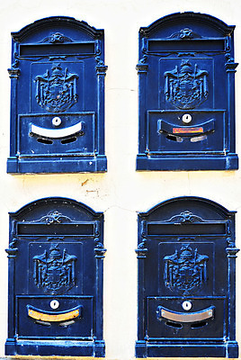 포토 JPG 해외이미지 외관 무기 벽 주택 자물쇠 사람없음 야외 장식 상자 노란색 금속 검은색 이탈리아 손상 수확 흰색 컨테이너 편지 묘사 서비스 부식 잠금 보안 그런지 석고 콘크리트 편지쓰기 해외202004 해외포토 유럽 산업 컬러 컨셉 농업 재질 안전 건물 기록 파일형식 이미지허브