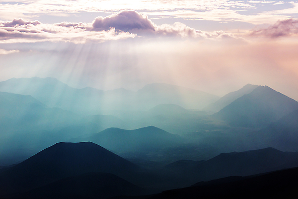 포토 JPG 해외이미지 구름 섬 여행 오렌지 자연 아침 휴가 산 국립공원 풍경 사람없음 야외 여행객 평화 일출 침묵 일몰 하이킹 추위 탐험 정상 폭발 화산 오르기 하와이 지역 암초 분화구 용암 마법 발견 울퉁불퉁 절정 알로하 해외202004 해외포토 주간 자연요소 공원 컨셉 과일 모션 레저 사람 노을 미국 소리 인사 생태계 파일형식 이미지허브