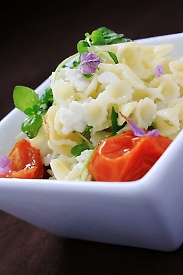 포토 JPG 해외이미지 모양 접시 토마토 파스타 사람없음 저녁식사 이탈리아 고명 바질 건강식 점심식사 미니 앙트레 해외202004 해외포토 식기 유럽 음식 채소 서양음식 식사 파일형식 이미지허브