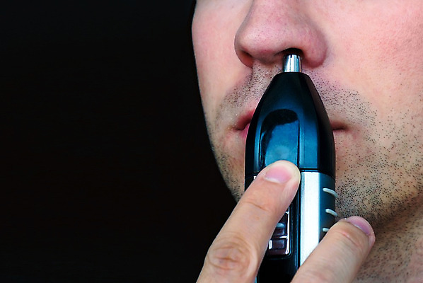 포토 JPG 해외이미지 백인 1 라이프스타일 손 남자 얼굴 백그라운드 한명 사람 성인 일상 치료 가로 우주 기계 장비 회색 공구 잡기 자르기 코 조심 손질 면도기 몸단장 고립 돌봄 위생관리 커터 카피스페이스 해외202004 해외포토 서양인 컬러 의학 모션 관리 라이프 생활 신체부위 위생용품 공백 도구 파일형식 이미지허브