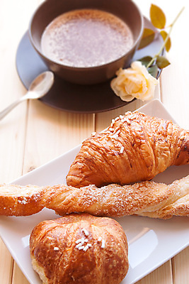 포토 JPG 해외이미지 접시 커피 음식 탁자 아침 디저트 건강 사람없음 컵 여러개 카페 우유 에너지 신선 바 달콤 아침식사 먹이 잼 설탕 크림 시작 준비 칼로리 카푸치노 페스츄리 해외202004 해외포토 주간 식기 음료 빵 가구 다수 유제품 상점 식사 소스_음식 맛 파일형식 이미지허브