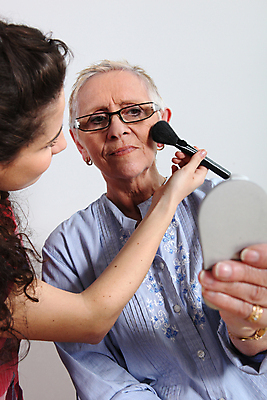 포토 JPG 해외이미지 모델 드레스 여자 얼굴 요정 형상 그림자 두명 치료 장식 화장품 립스틱 덮개 붓 화려 비교 변화 결과 상품 가루 속눈썹 피부 오브젝트 만족 마스카라 만들기 예술가 돌봄 옛날 해외202004 해외포토 옷 감정 컨셉 의학 모션 사람 신체부위 뷰티 뚜껑 눈썹 파일형식 이미지허브