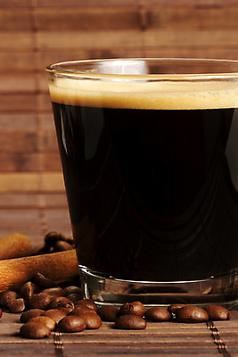 포토 JPG 해외이미지 커피 음료 백그라운드 유리 아침 콩 씨앗 사람없음 목재 컵 갈색 검은색 어둠 이탈리아 거품 카페 머그컵 뜨거움 막대기 시장 맛 아침식사 낟알 굽기 크림 아로마 에스프레소 내추럴 단절 모카 시나몬 카페인 해외202004 해외포토 주간 나무 식물 식기 유럽 컬러 컨셉 재료 재질 곡류 상점 식사 구이 파일형식 이미지허브