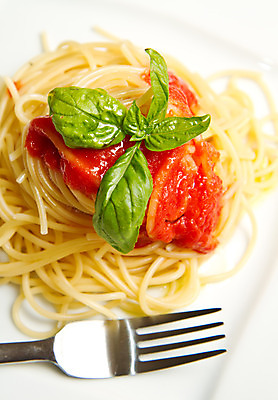 포토 JPG 해외이미지 접시 다이어트 토마토 파스타 건강 식이요법 스파게티 요리 사람없음 빨간색 빛 요식업 이탈리아 최고 뜨거움 지중해 바질 해외202004 해외포토 식기 유럽 산업 바다 컬러 채소 서양음식 파일형식 이미지허브