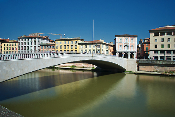 포토 JPG 해외이미지 외관 유럽 도로 벽 여행 건축양식 창문 유리 지붕 벽돌 산 거리 아파트 주택 풍경 사람없음 건물 초록색 물 강 도시풍경 반사 교회 문 이탈리아 수확 바위 램프 깃발 도시 중세 역사 타운 스카이라인 그런지 옛날 토스카나 해외202004 해외포토 자연요소 건축물 건축 나라 길 컬러 농업 종교건축 교통시설 재질 조명 돌_바위 파일형식 이미지허브