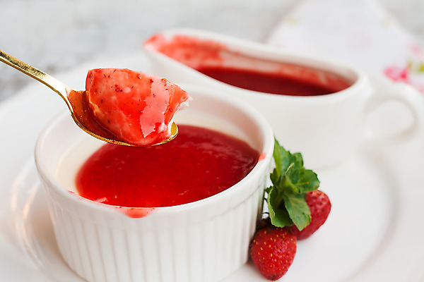 포토 JPG 해외이미지 꽃 분홍색 포크 패턴 딸기 디저트 사람없음 목재 장식 빨간색 초록색 장미 회색 수확 흰색 황금 민트 복고 서빙 부드러움 젤리 옛날 스타일 해외202004 해외포토 나무 식물 식기 음식 컬러 무늬 농업 과일 재료 감각 허브 파일형식 이미지허브