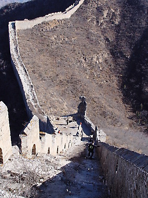 포토 JPG 해외이미지 아시아 벽 여행 하늘 산 동양인 사람없음 파란색 중국 산책 하이킹 바위 큼 언덕 베이징 동쪽 옛날 해외202004 해외포토 나라 컬러 레저 휴식 인종 돌_바위 크기 방향 파일형식 이미지허브