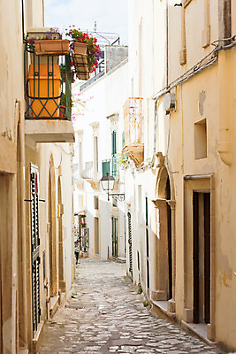 포토 JPG 해외이미지 라이프스타일 유럽 길 여유 여행 가로등 건축양식 창문 휴가 거리 주택 사람없음 건물 목재 문 평화 걷기 이탈리아 자유 발코니 조약돌 등불 도시 중세 역사 지중해 순수 아치 엽서 천국 리빙 옛날 해외202004 해외포토 나무 건축물 공공시설 건축 감정 나라 바다 컨셉 재료 모션 조명 생활 돌_바위 편지 파일형식 이미지허브