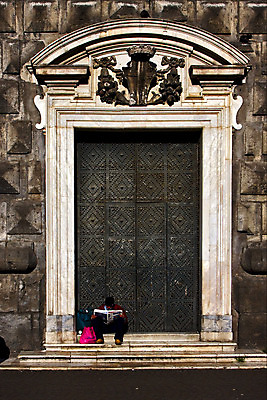 포토 JPG 해외이미지 기독교 종이 분홍색 여행 십자가 곡선 유리 휴가 미술 사람없음 목재 빨간색 초록색 파란색 빛 조각상 갈색 노란색 교회 문 검은색 이탈리아 회색 천주교 흰색 기둥 못 역사 신문 황금 철 제비꽃 읽기 대문 대리석 스파이크 단계 노숙자 나폴리 옛날 철강 해외202004 해외포토 나무 건축 꽃 유럽 종교 선 컬러 재료 모션 재질 문화예술 간행물 조형물 공구 뉴스 파일형식 이미지허브