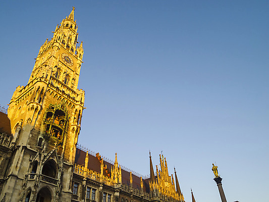 포토 JPG 해외이미지 디자인 외관 유럽 기독교 종교 문화 시계 여행 건축양식 새로움 독일 사람없음 건물 성당 교회 여행객 탑 궁전 도시 센터 중세 역사 건축가 타운 첨탑 시청 르네상스 뮌헨 바이에른 바이에른사람 해외202004 해외포토 직업 건축물 건축 나라 컨셉 고건축 종교건축 사람 관공서 파일형식 이미지허브